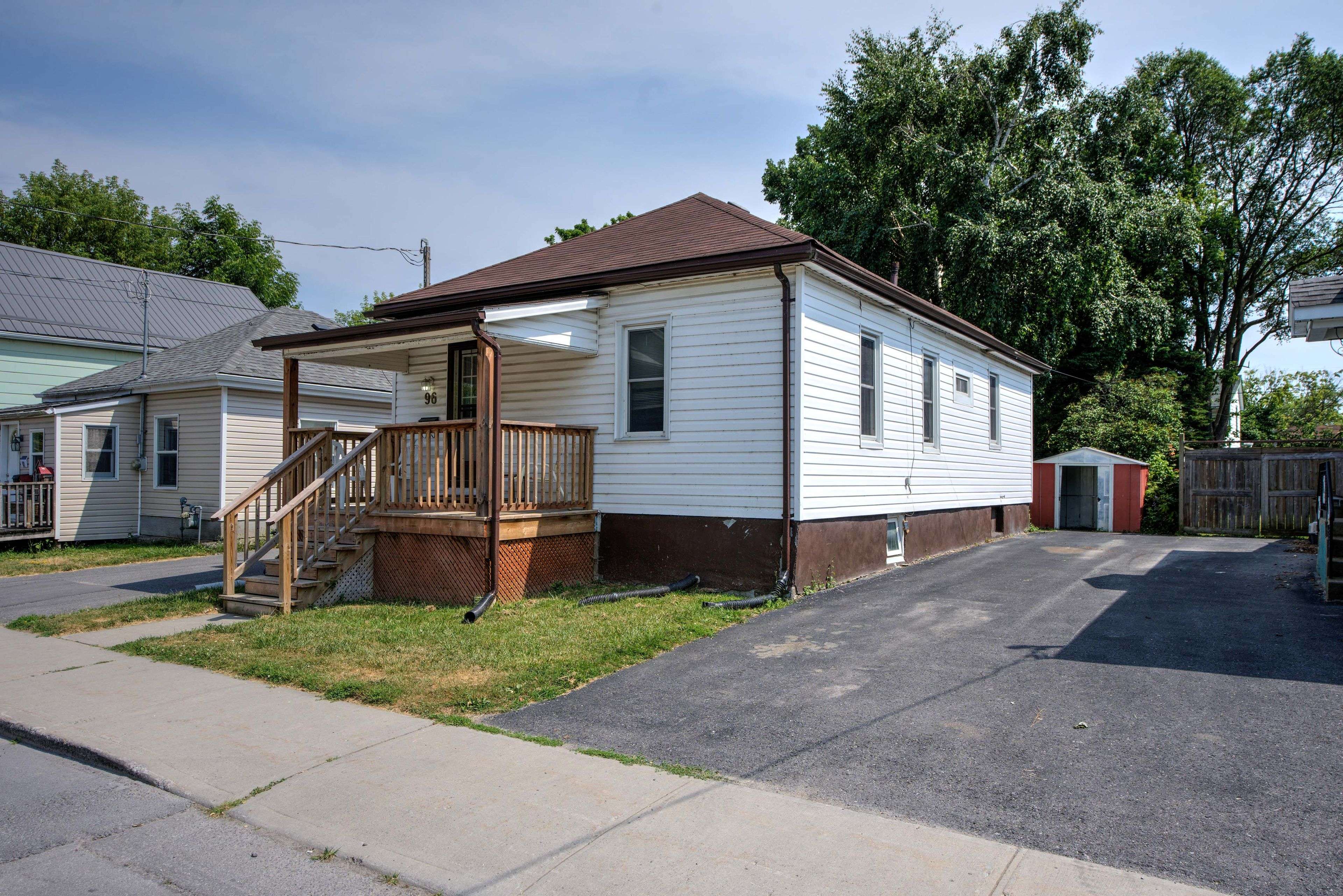 96 Russell ST, Kingston, ON K7K 2E8