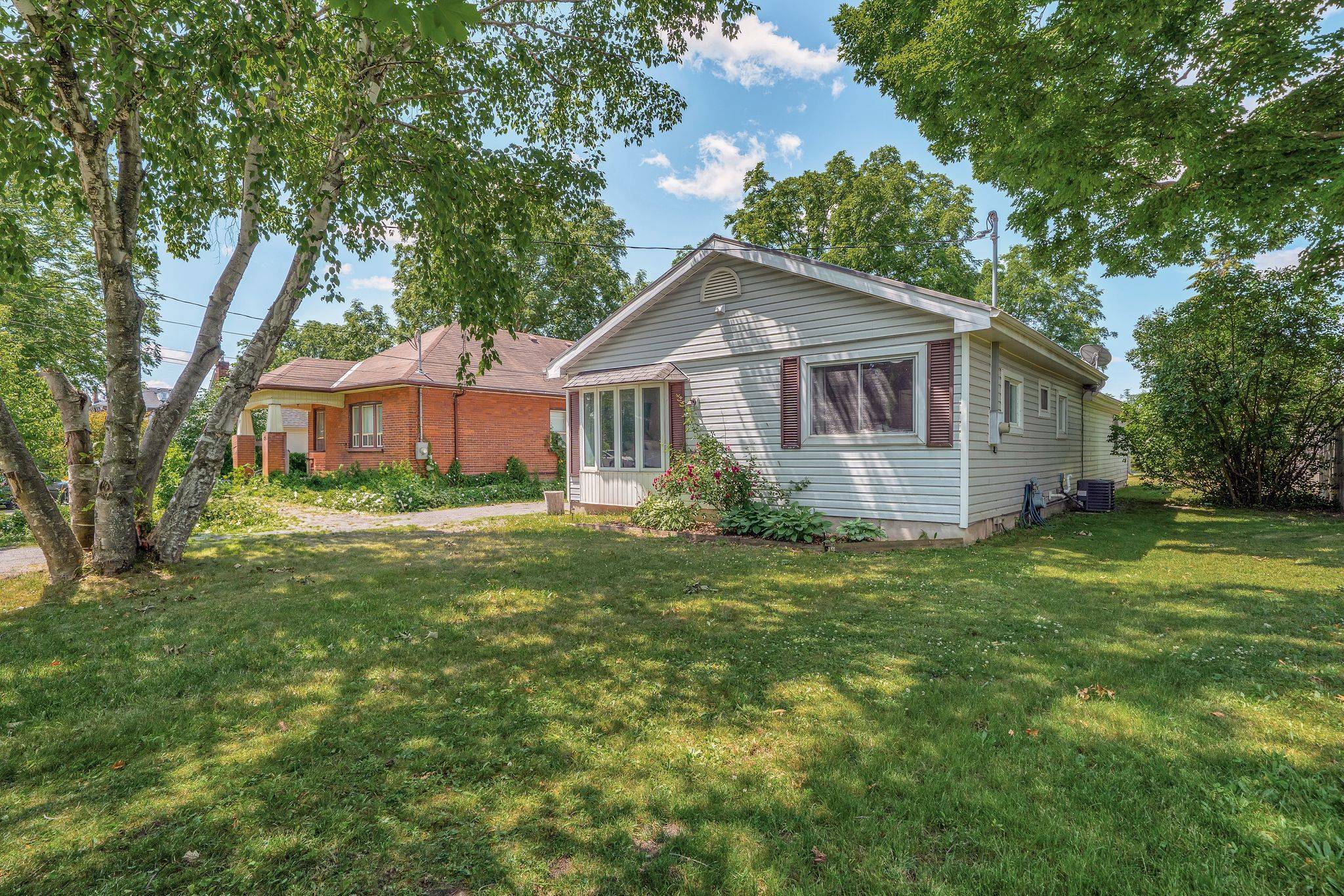 50 Prince Of Wales DR, Belleville, ON K8P 2T7