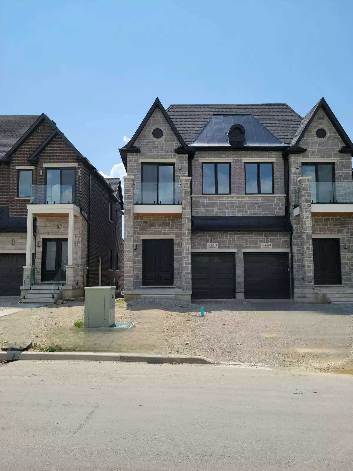 Mississauga, ON L5W 1S5,6618 Harmony HL