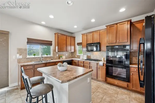 6620 Big Leaf LN, Colorado Springs, CO 80927