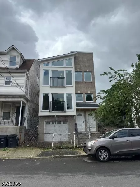 274 W Runyon Street, Newark City, NJ 07108