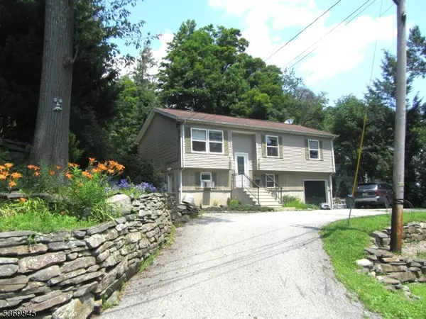 230 Point Breeze Dr, West Milford Twp., NJ 07421