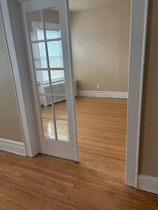 Newark City, NJ 07106,69 Saint Paul Ave
