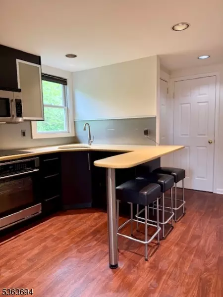 Waldwick Boro, NJ 07463,46 Grove St #2