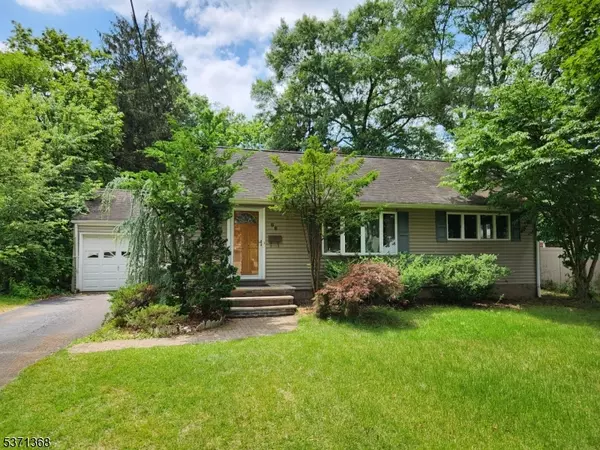 86 Azalea St, Paramus Boro, NJ 07652