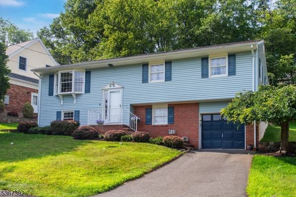 280 Carentan Rd, Hopatcong Boro, NJ 07843