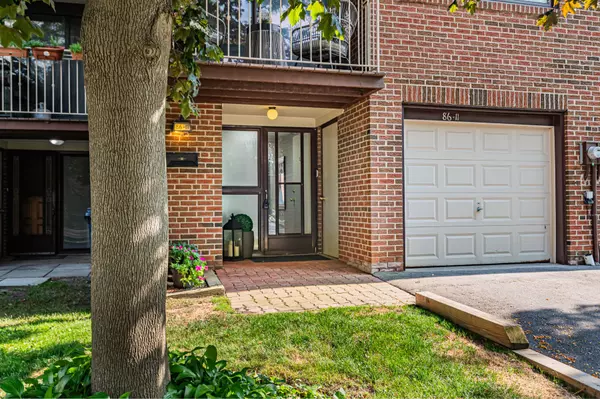 Toronto C15, ON M2H 1W8,86 Castlebury CRES #11