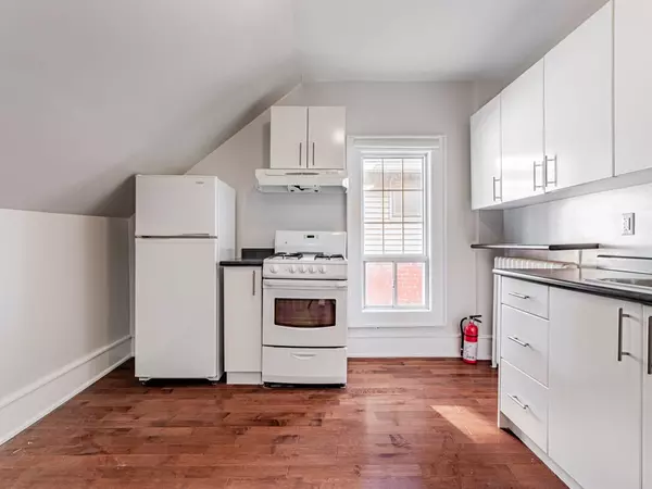 Toronto C01, ON M5S 2L1,50 Major ST #3
