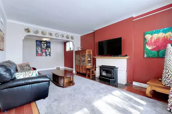 Toronto E03, ON M4B 2W3,19 Glen Gannon DR