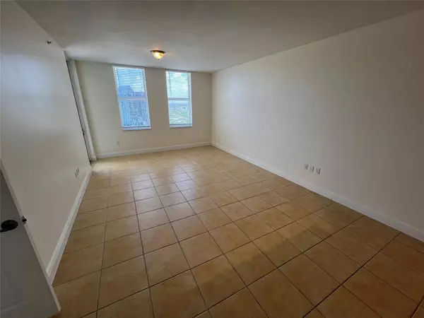 Fort Lauderdale, FL 33301,511 SE 5th Ave #1812