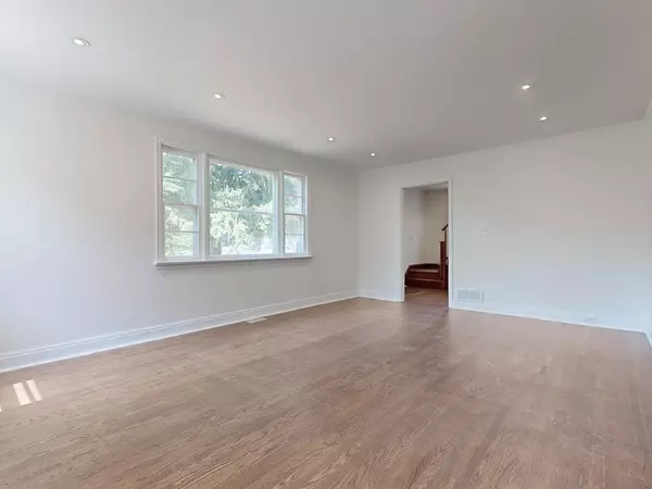 Richmond Hill, ON L4C 7A3,21 Yongeview AVE #1