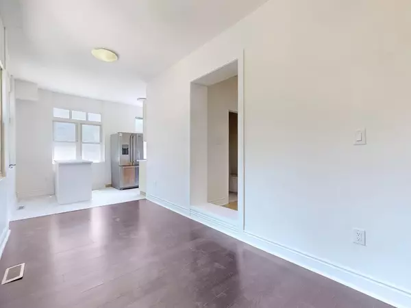 Richmond Hill, ON L4C 7A3,21 Yongeview AVE #2