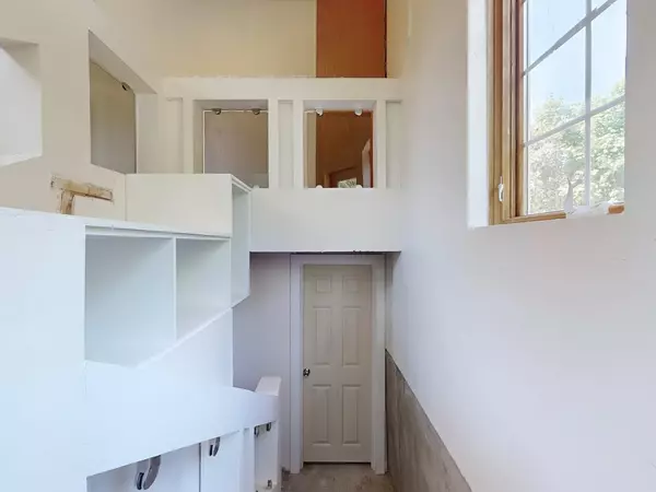 Richmond Hill, ON L4C 7A3,21 Yongeview AVE #2