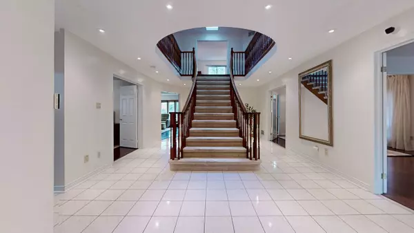 Oakville, ON L6M 2Y9,2156 Lumberman LN