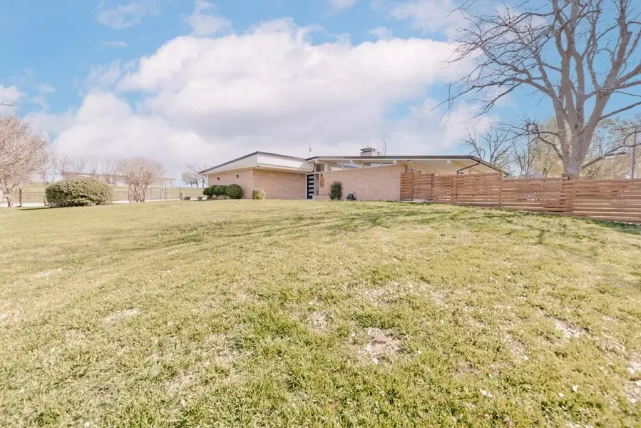 1106 Garlington Street, Bowie, TX 76230
