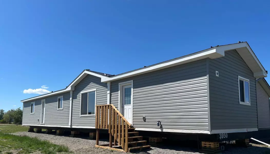 2002 Sunflower CRES, Coaldale, AB T1M 0G4