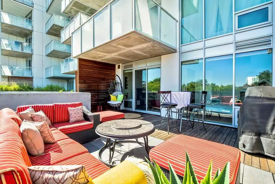 1020 9 AVE SE #306, Calgary, AB T2G0S7