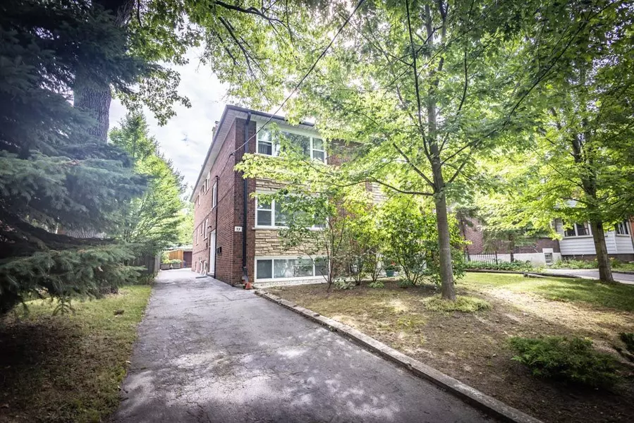 39 Laws ST, Toronto W02, ON M6P 2Y8