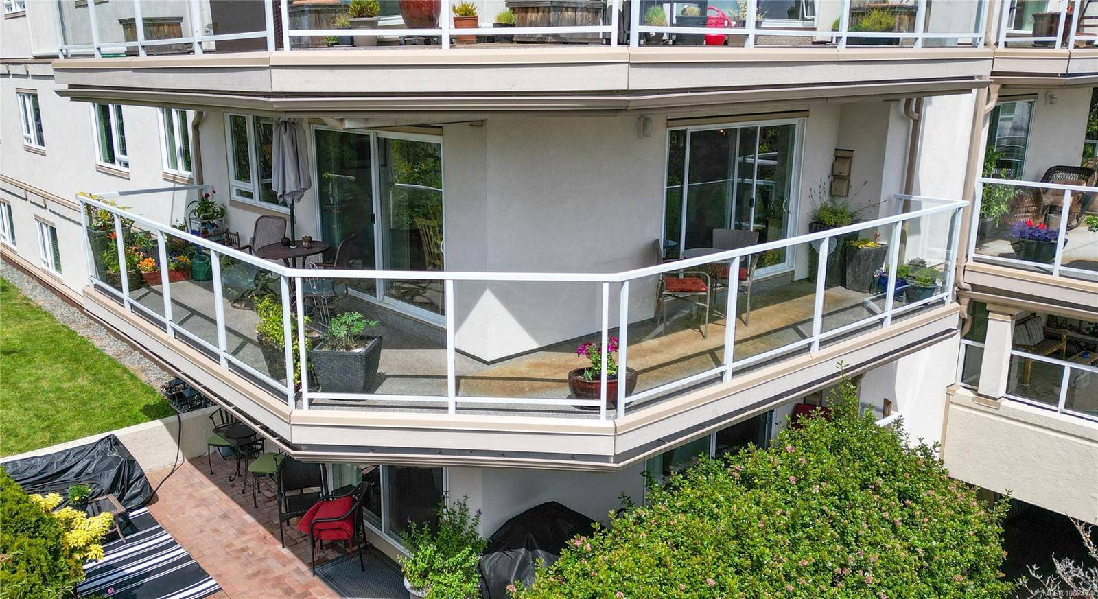 1158 Fairfield Rd #203, Victoria, BC V8V 3B1