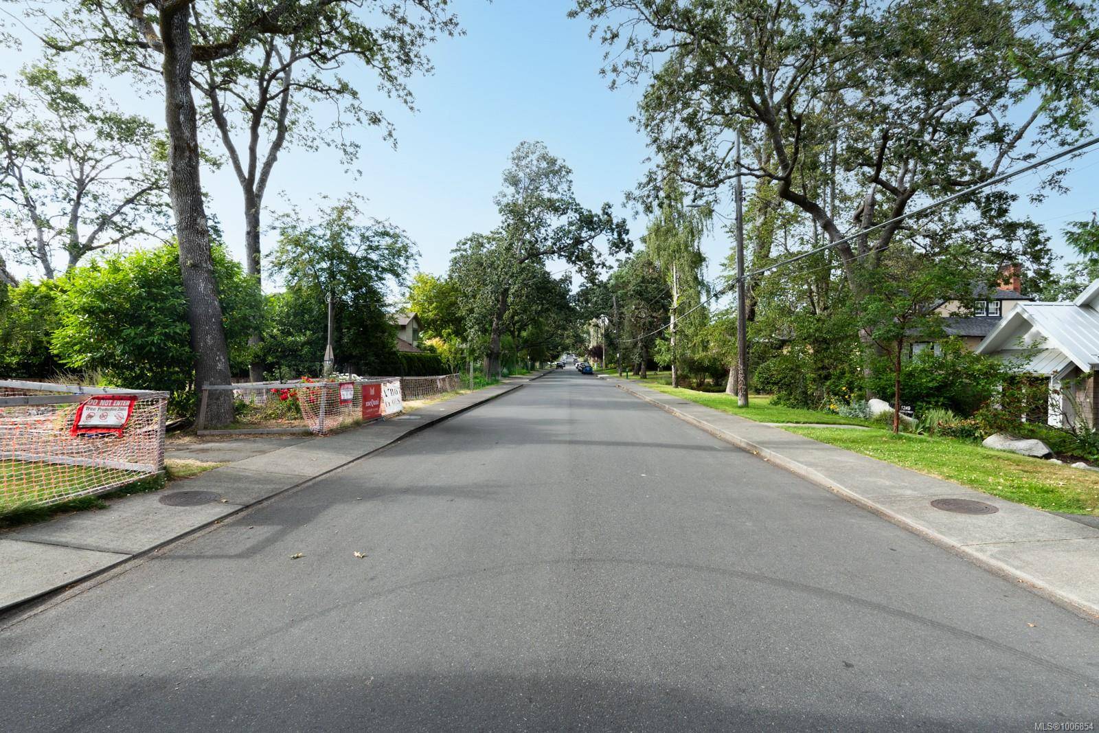 Oak Bay, BC V8S 4W9,1256 Oliver St
