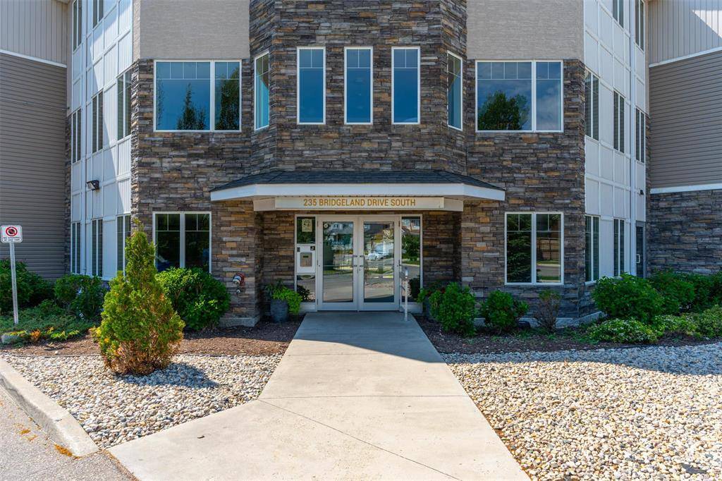 235 Bridgeland DR, Winnipeg, MB R3Y 0T7
