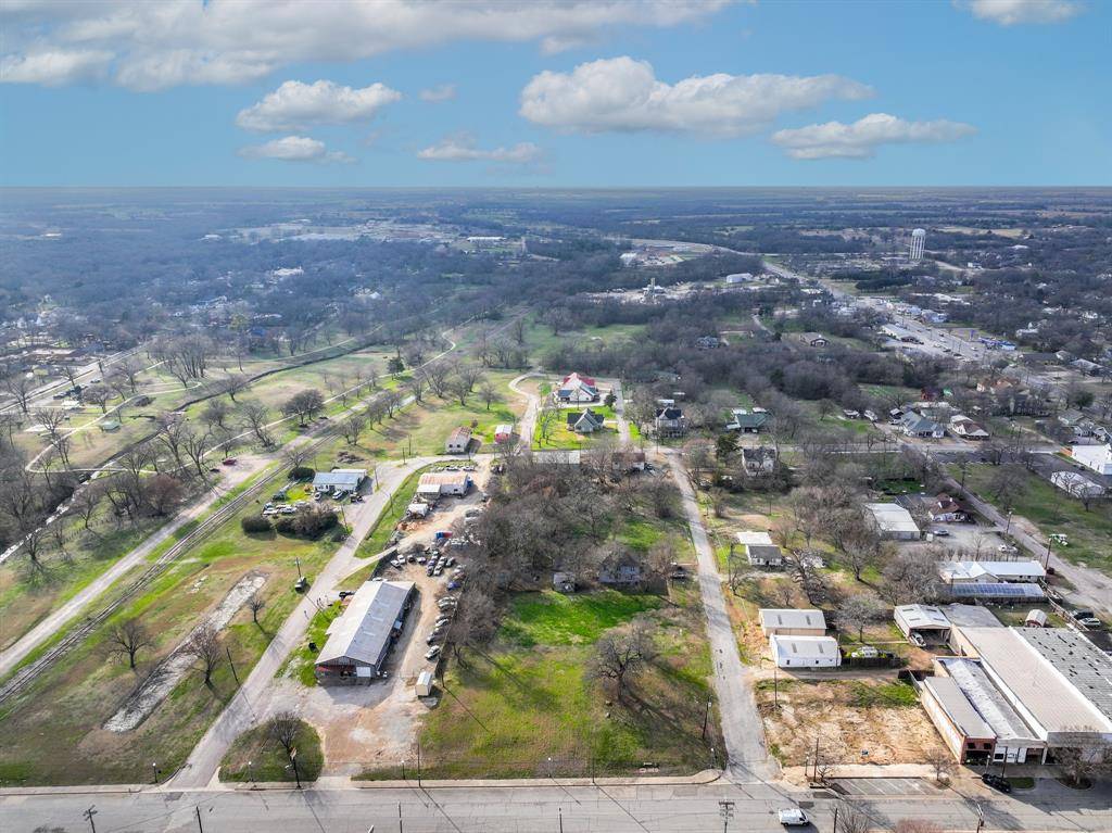 Bonham, TX 75418,117 W 2nd Street