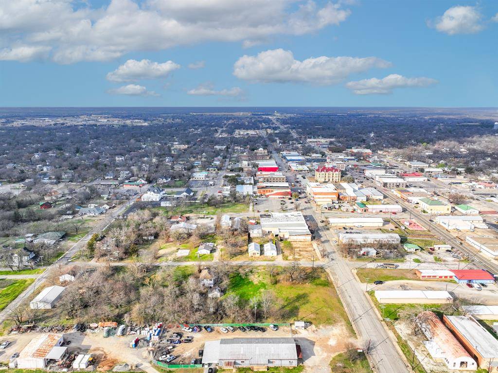 Bonham, TX 75418,117 W 2nd Street
