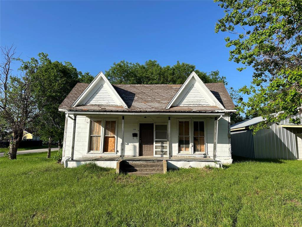 Groesbeck, TX 76642,709 W Navasota Street