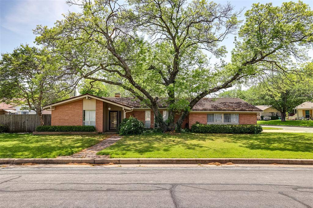 7025 Wycliff Street,  Fort Worth,  TX 76116