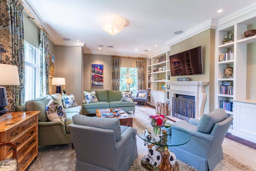 Dallas, TX 75201,2555 N PEARL Street #201
