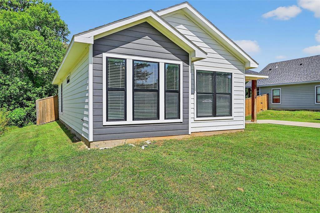 1513 S 7th Avenue, Denison, TX 75021