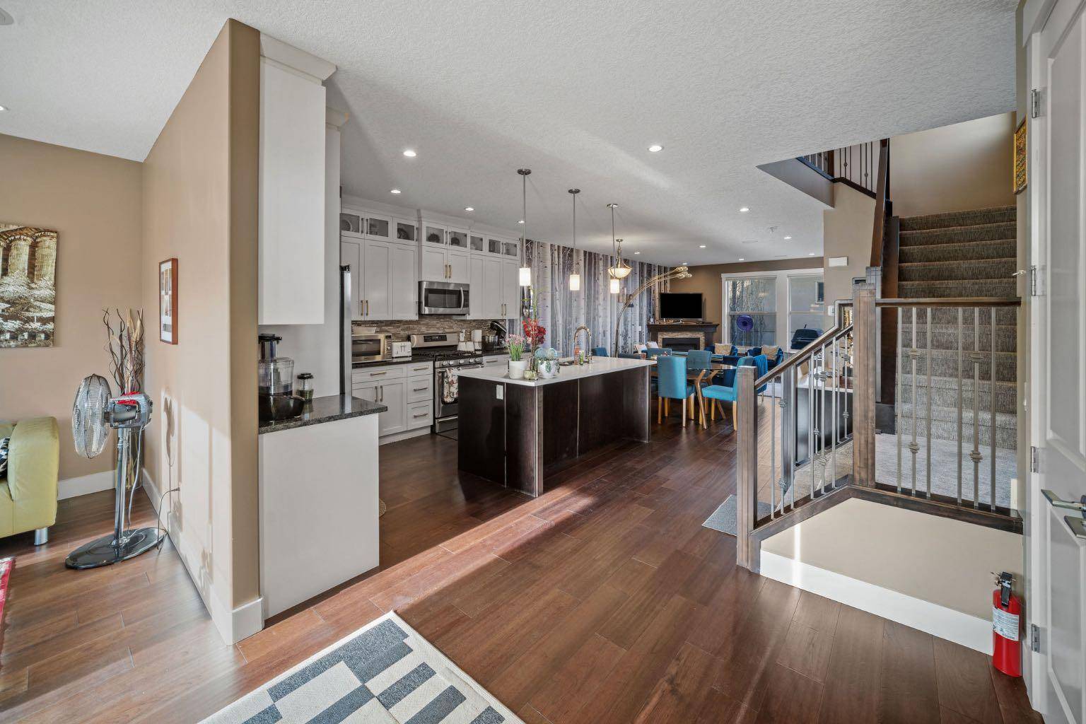 Calgary, AB T3B 0N8,4410 17 AVE NW