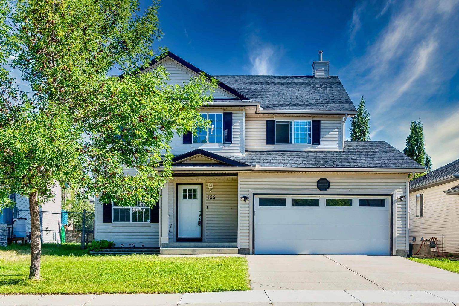 Chestermere, AB T1X 1K6,128 West Creek DR