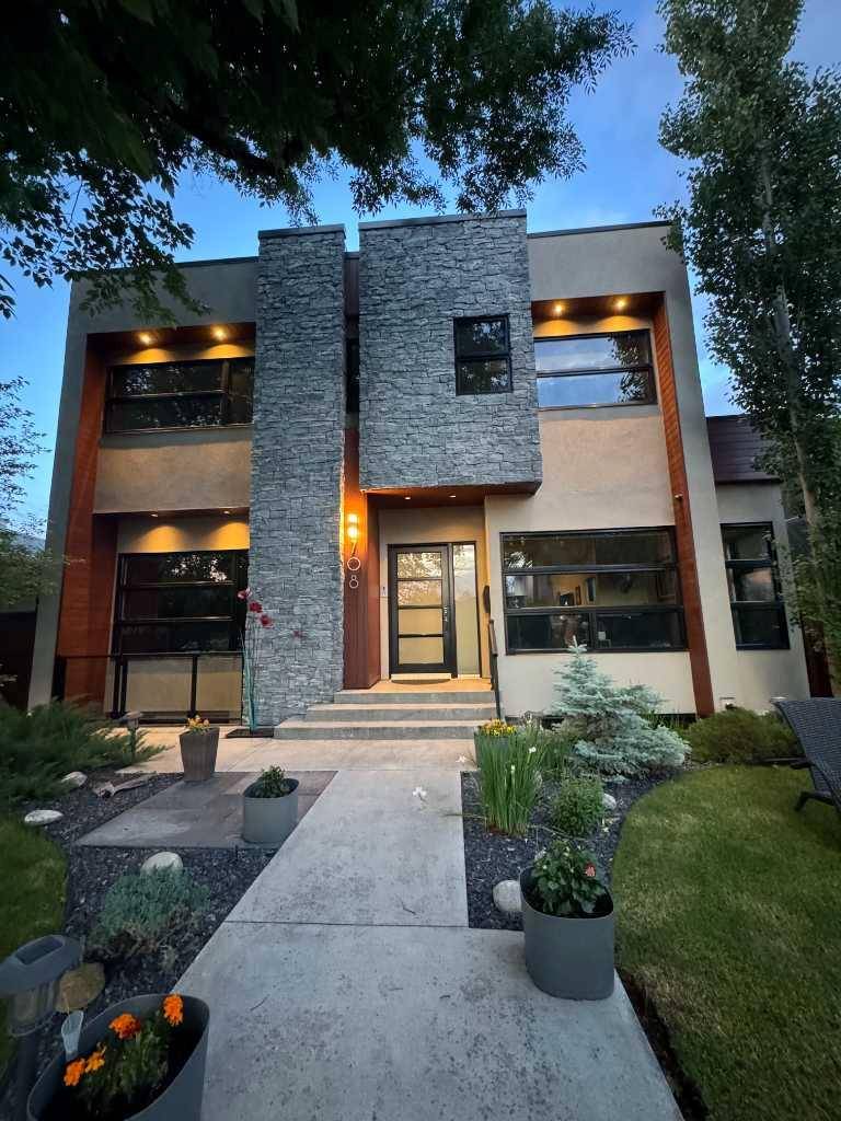 708 33A ST NW, Calgary, AB T2N 2X1