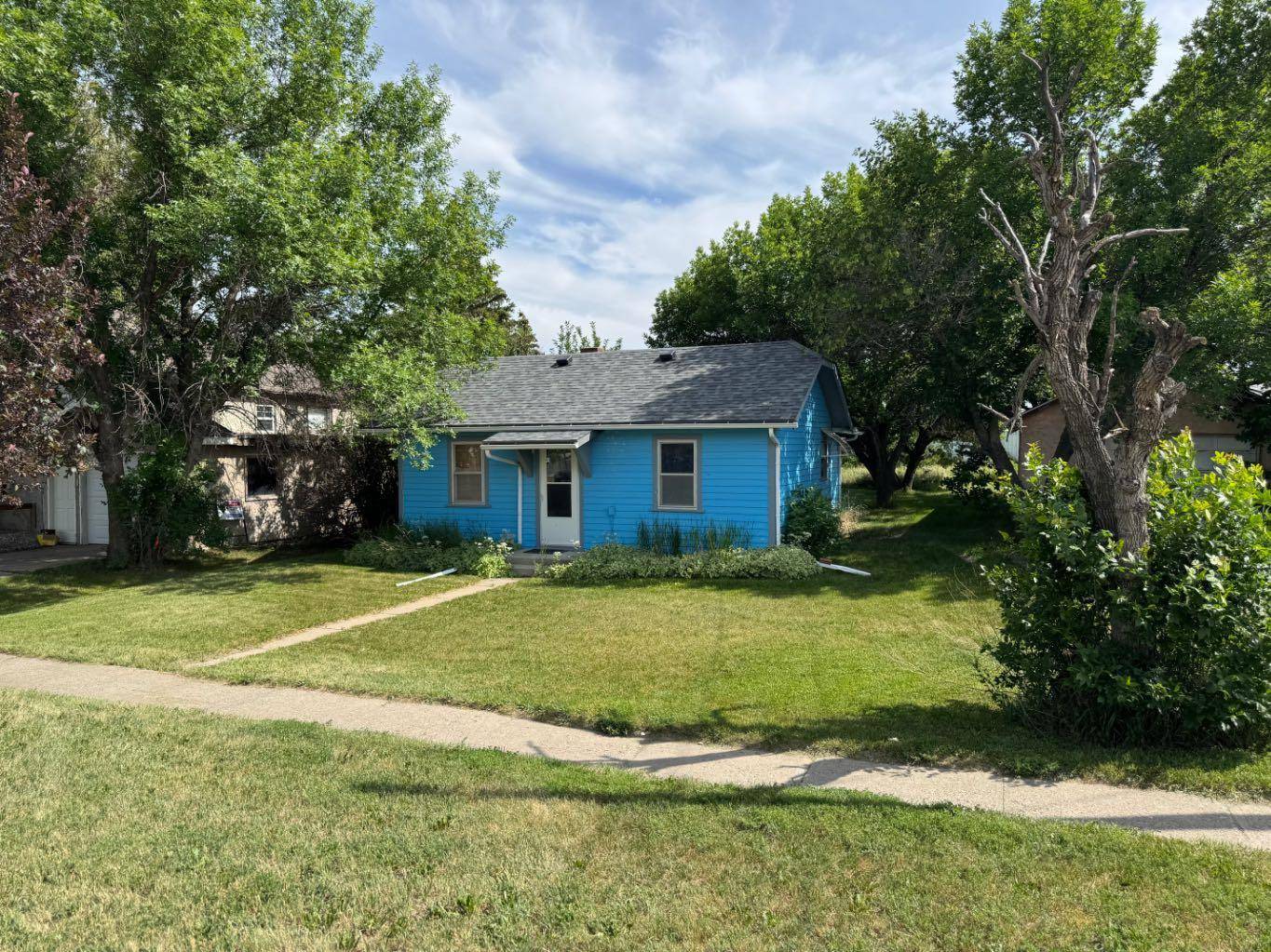 32 E 200 N, Raymond, AB T0K 2S0