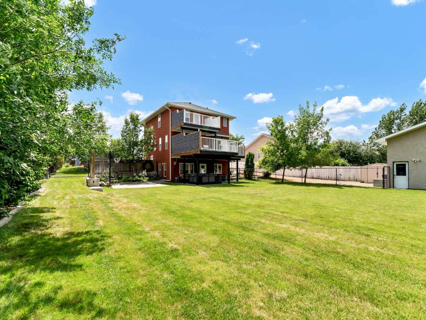 Dunmore, AB T1B 0J6,352 East 8 AVE