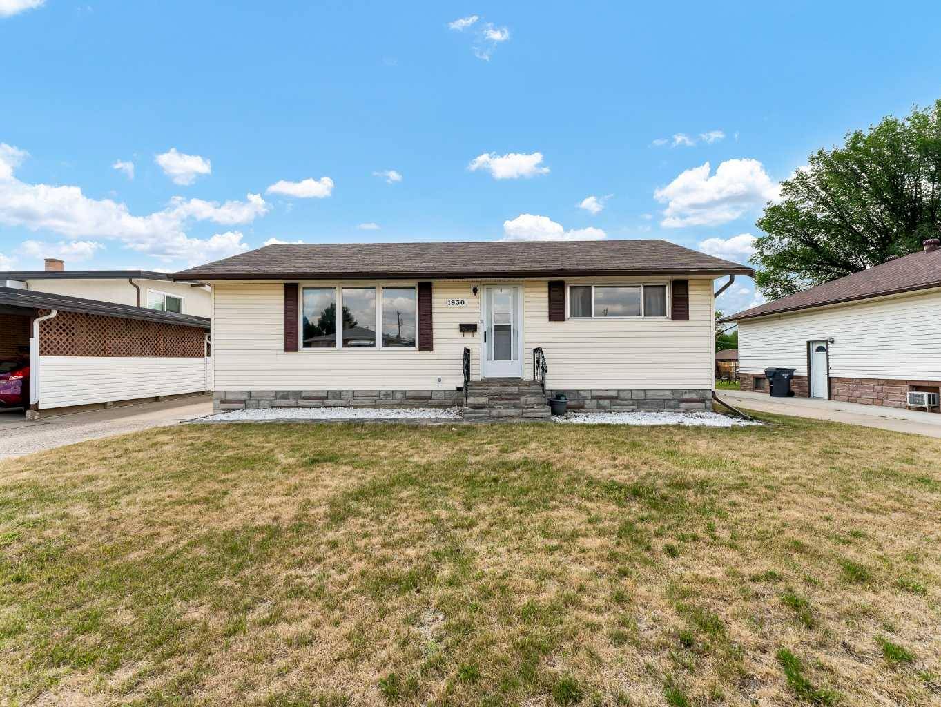 1930 17 AVE SE, Medicine Hat, AB T1A 3V4