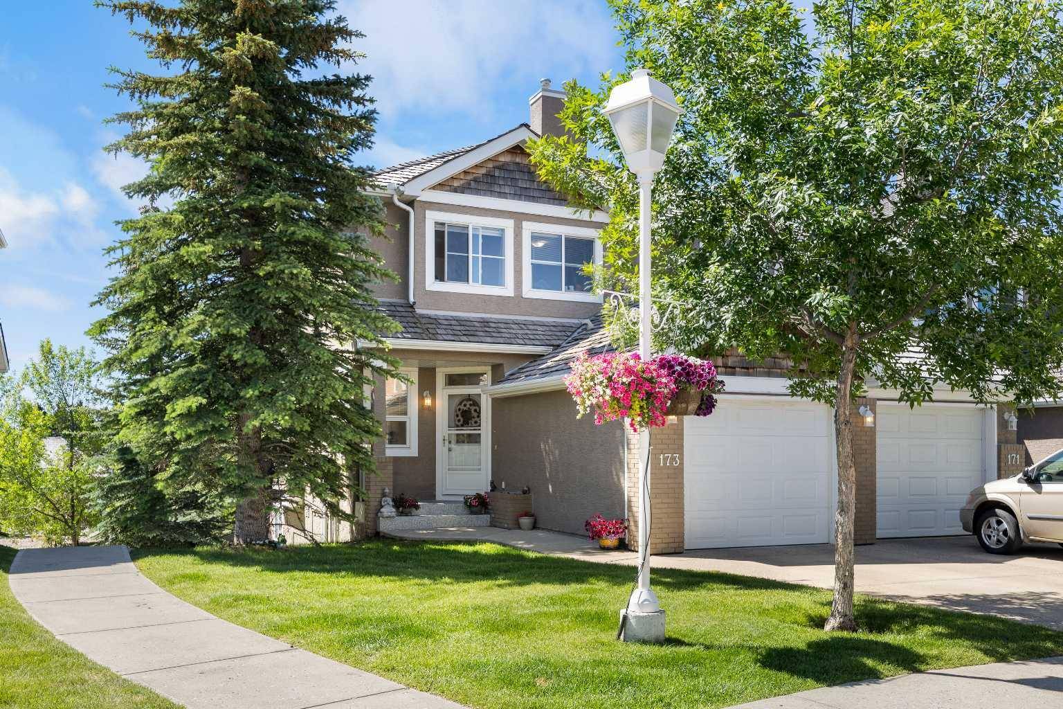 173 Royal MNR Northwest, Calgary, AB T3G 5T5