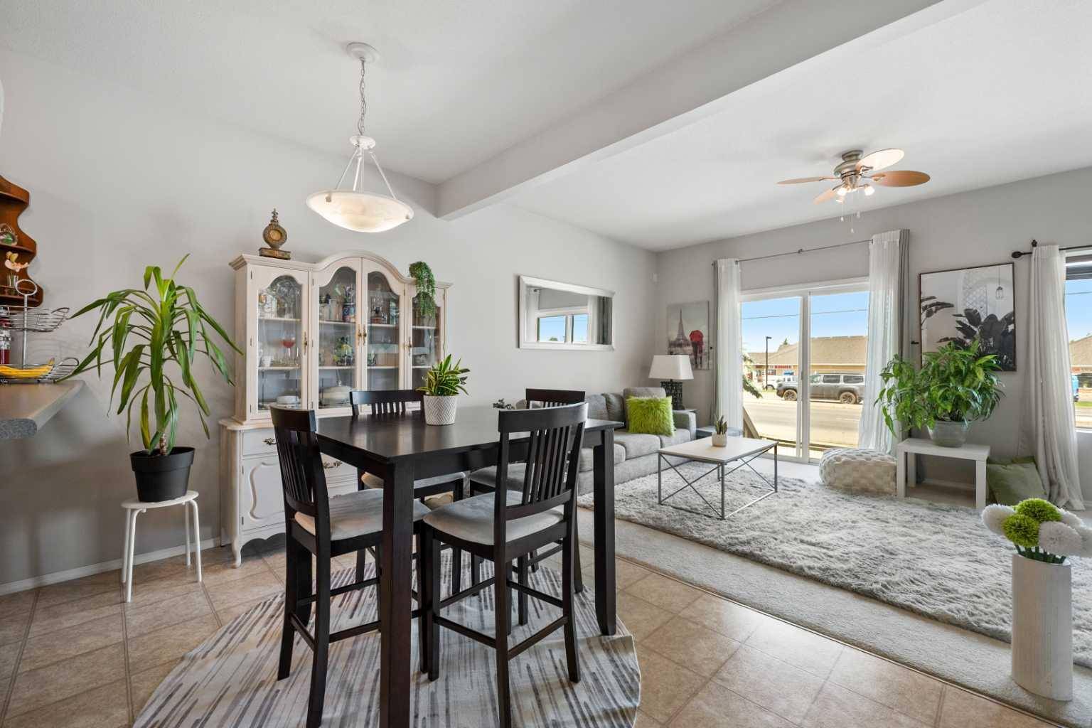 Airdrie, AB T4B 2Y9,720 Willowbrook RD Northwest #702