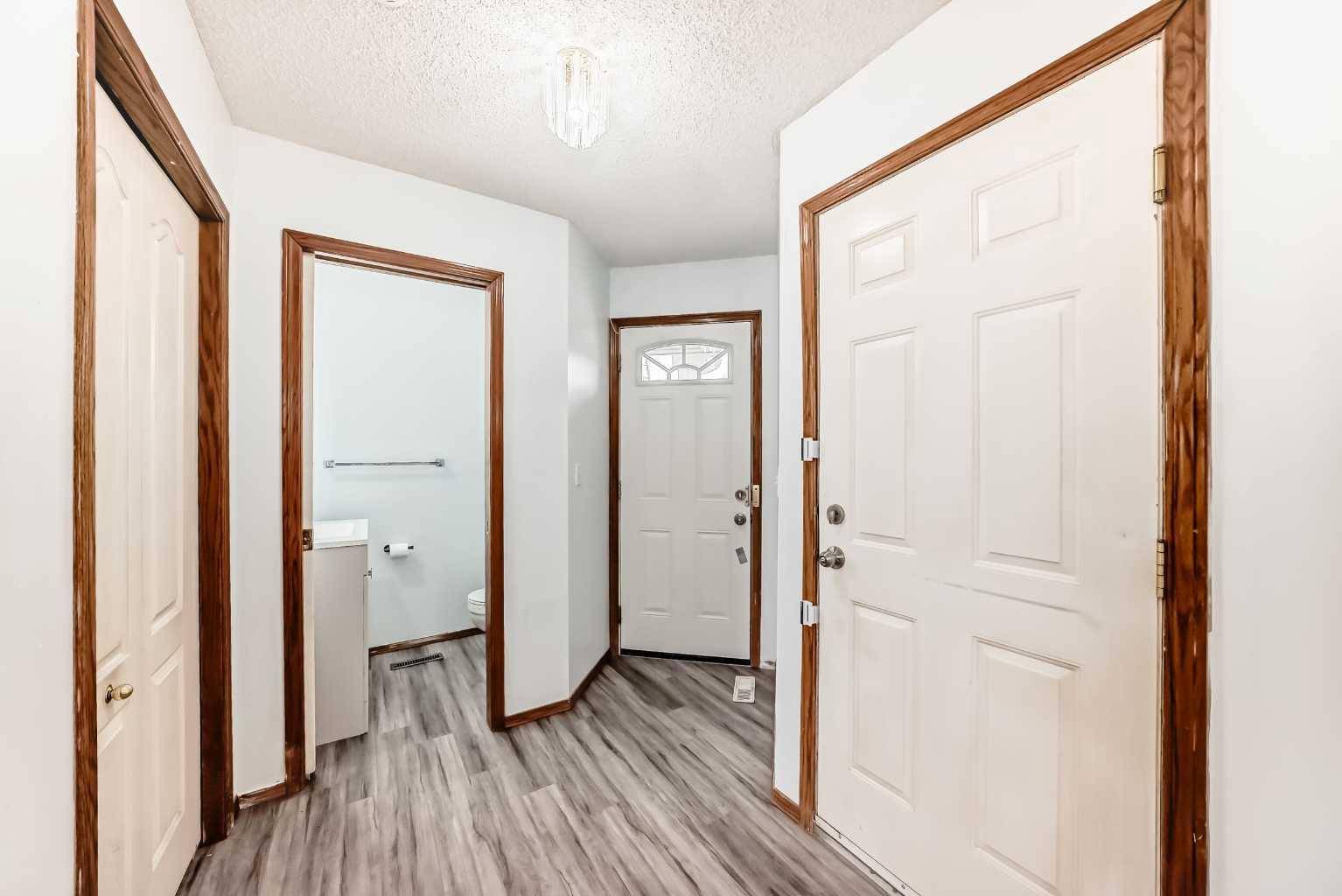 Calgary, AB T3J 4K4,52 Saddleback WAY NE