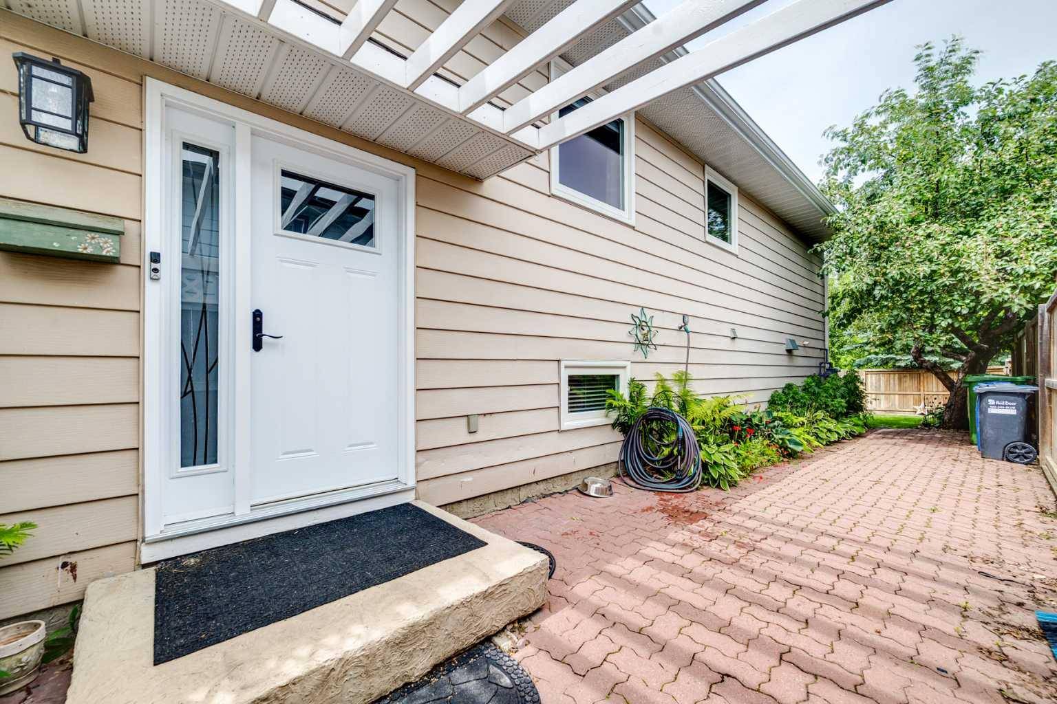 Red Deer, AB T4P 2W5,140 Cosgrove CRES