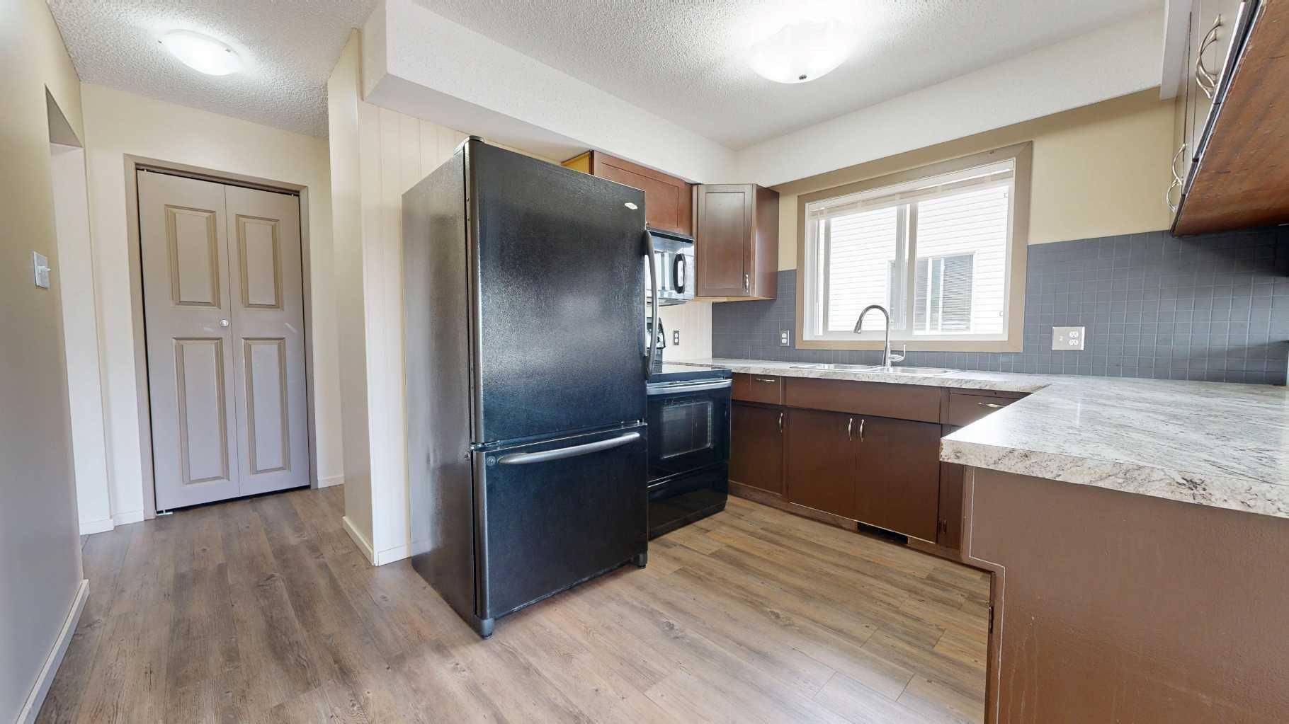 Grande Prairie, AB T8V 1B2,9315 103 AVE