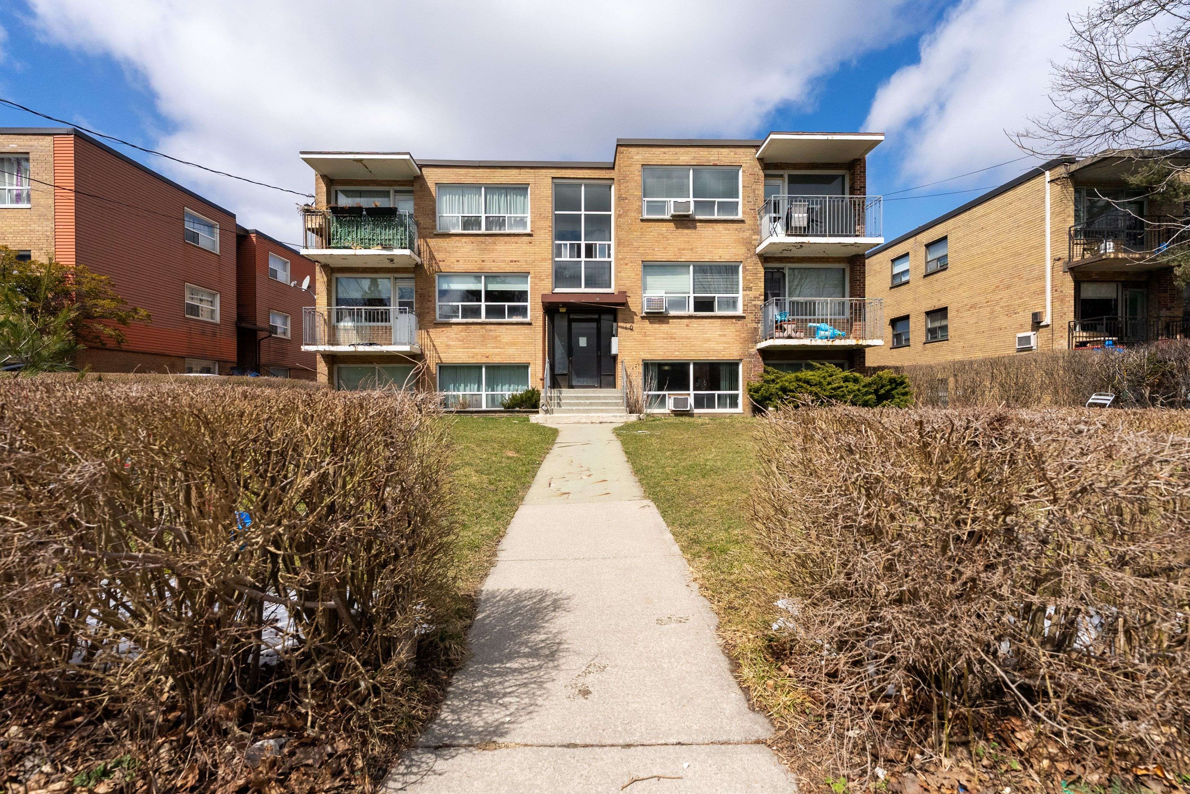 Toronto C04, ON M6B 2N4,10 Fraserwood AVE