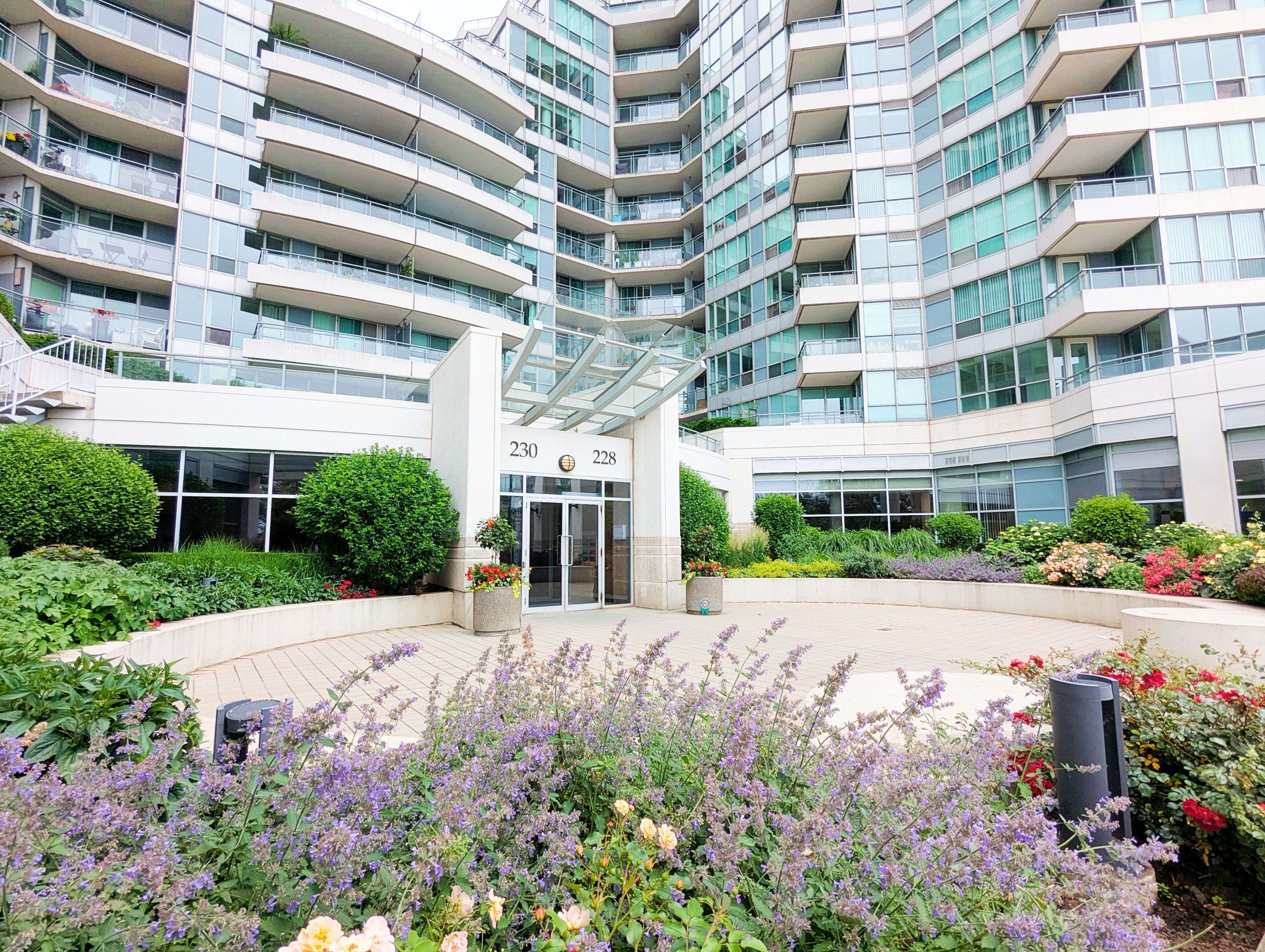 Toronto C01, ON M5J 2Y7,230 Queens Quay W #1026
