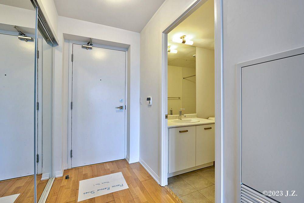 Toronto C01, ON M5S 1Z6,832 Bay ST #1807