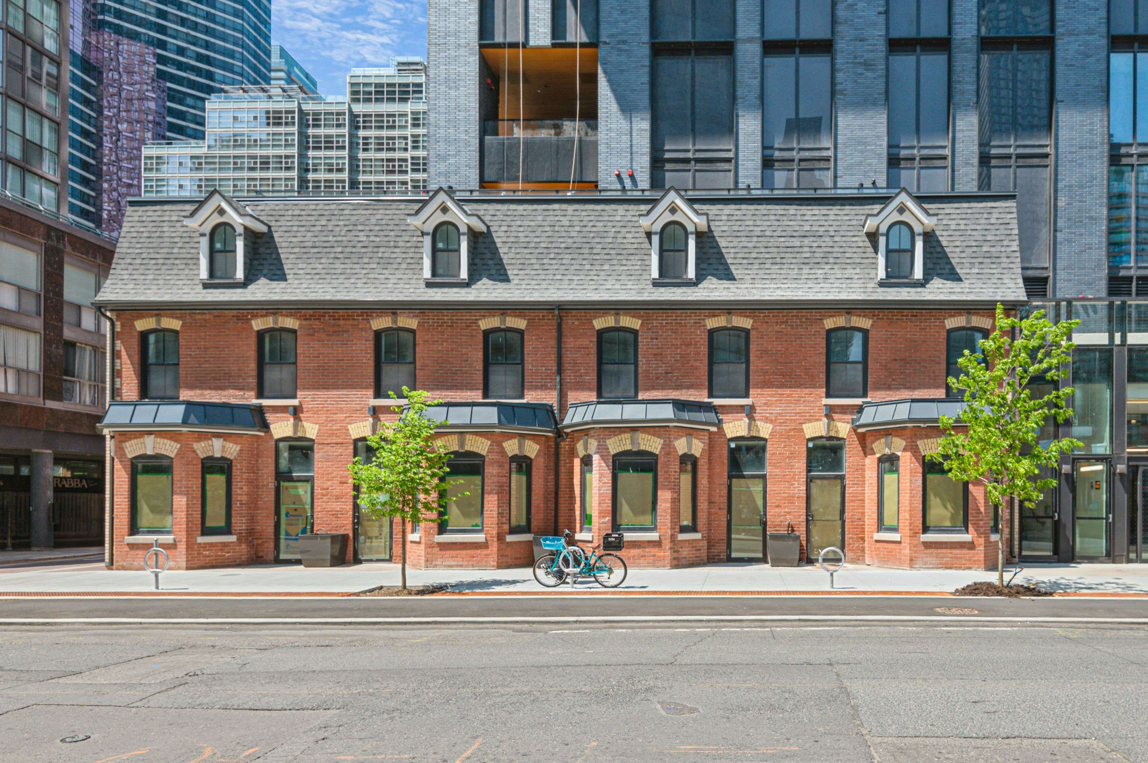 Toronto C01, ON M4Y 0J5,8 Wellesley ST W