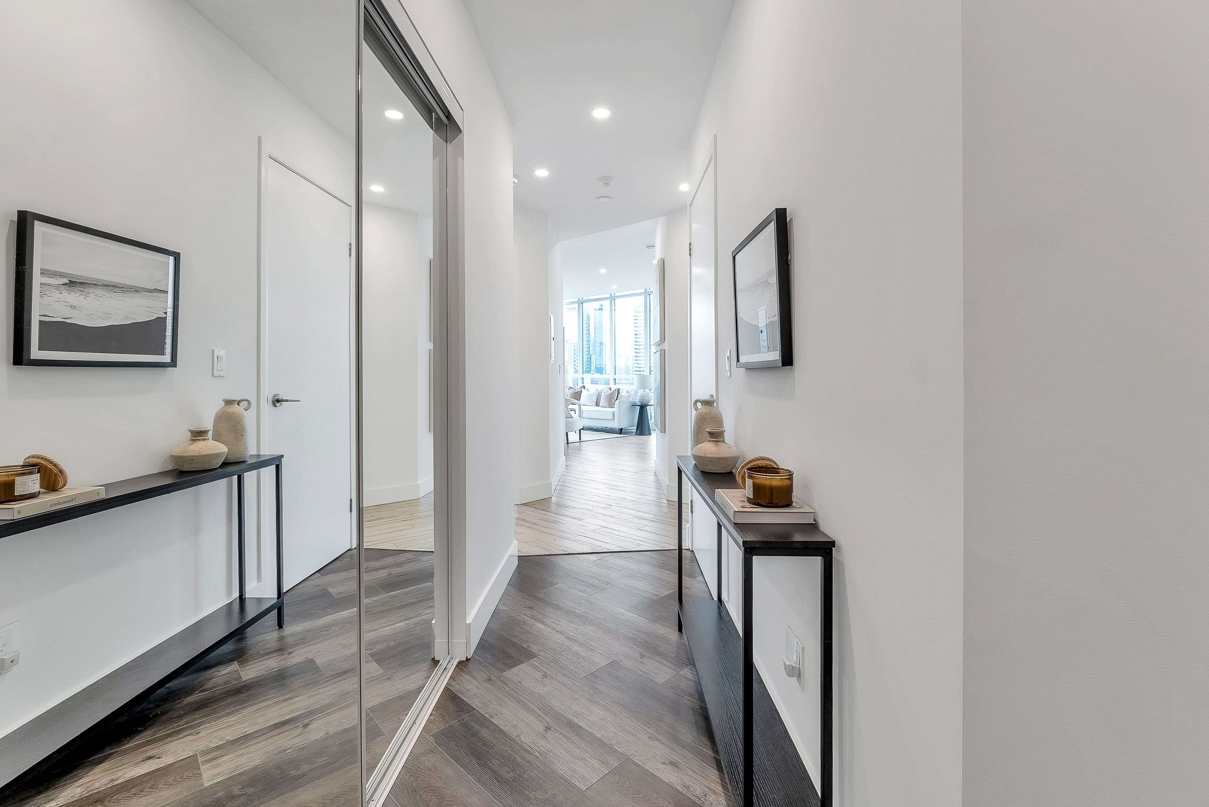 Toronto C01, ON M5V 4A1,209 Fort York BLVD #1663
