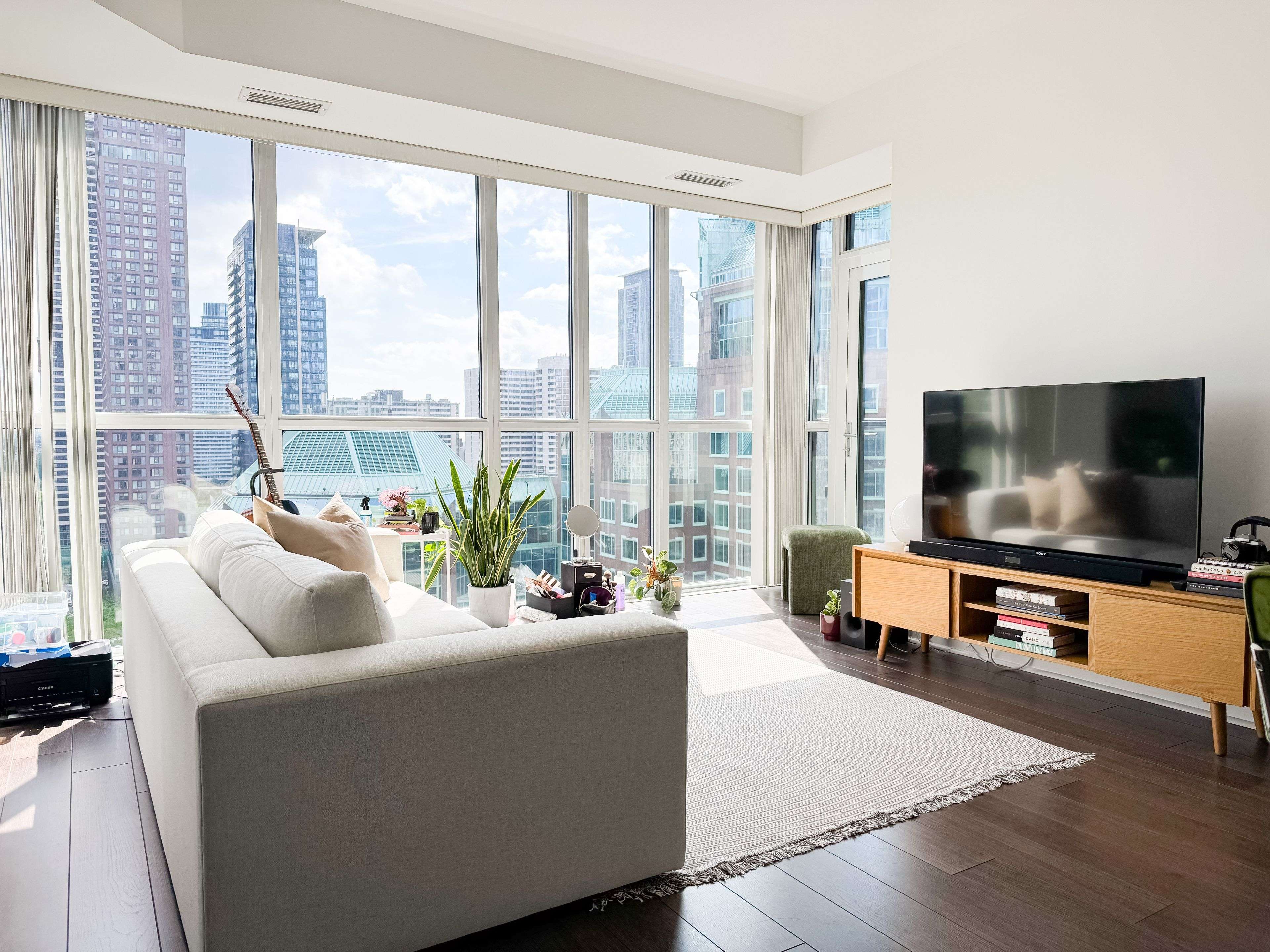 28 Ted Rogers WAY #1901, Toronto C08, ON M4Y 2J4