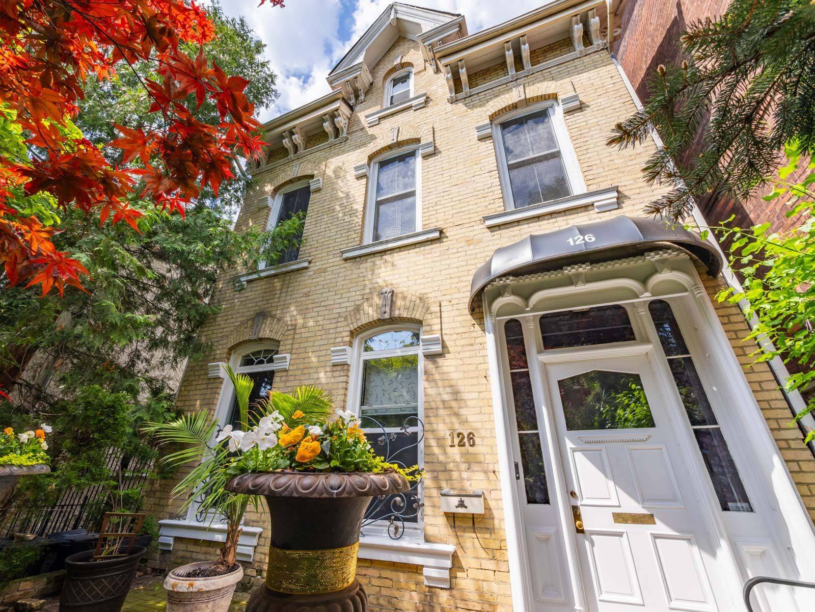 Toronto C08, ON M5A 2T3,126 Seaton ST