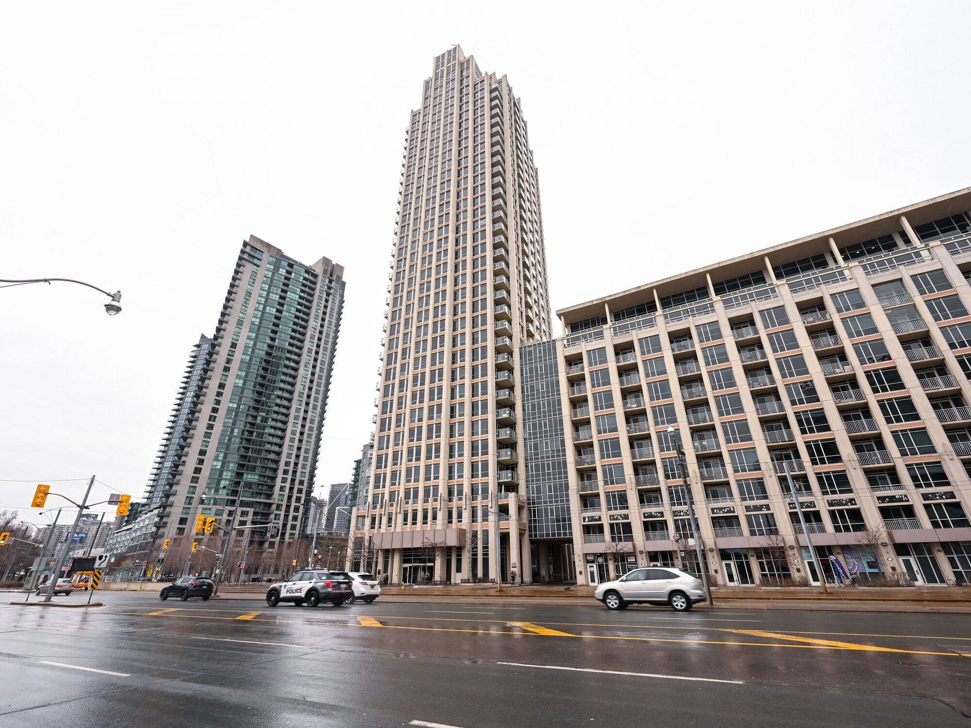 Toronto C01, ON M5V 1A8,628 Fleet ST #1208